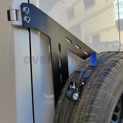 Porta ruedas de aluminio VW crafter, en negro, vista detallada con rueda montada